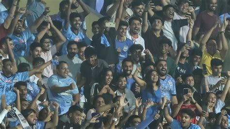 mumbai city fc fans   emotional   return   stadiums