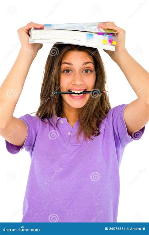 Девочка подросток с карандашем в рте и книгах Стоковое Фото