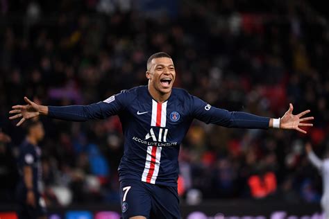 mbappe images shocking reason mbappe   play  cameroon select  premium kylian