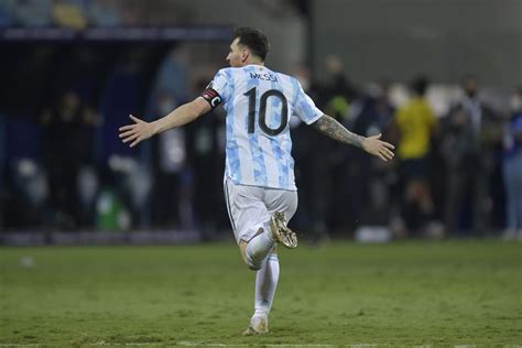 Lionel Messi Is The Best Of All Time Argentina Coach
