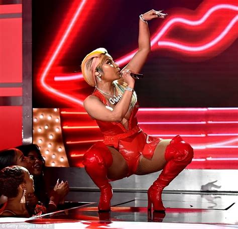 Nicki Minaj Dances And Twerks In Racy Red Dress During Bet