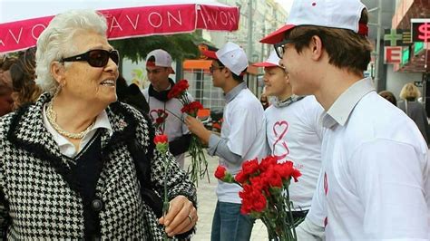 from russia with love makehersmile campaign lavishes women across the globe with flowers