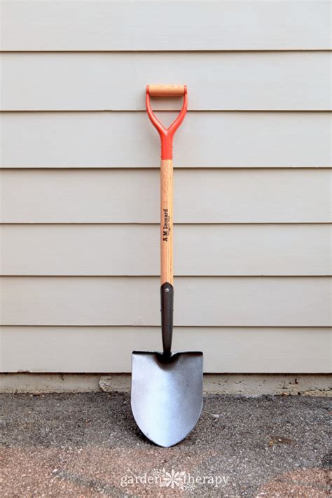 The Home Gardener’s Guide To Shovels And Spades Garden Therapy