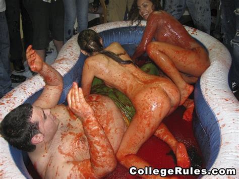 mud wrestling coeds get naked at a college party pichunter