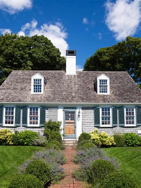 colonial style homes    feeling warm  cozy