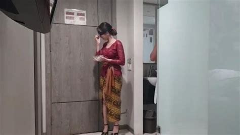 Dua Pemeran Video Kebaya Merah Ditangkap Di Surabaya