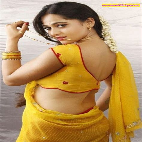 Mallu Aunty Anuksha Shetty Hot In Yellow Saree And Open