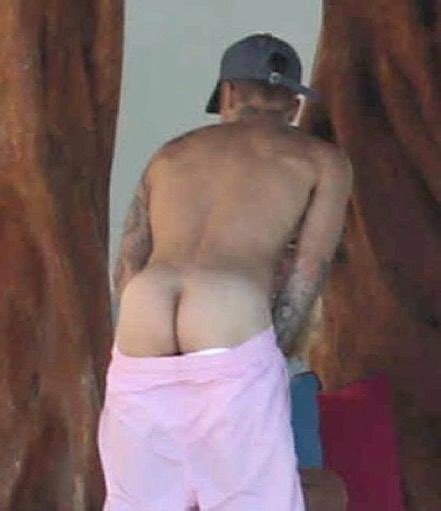 man candy justin bieber flashes his butt to paparazzi cocktailsandcocktalk