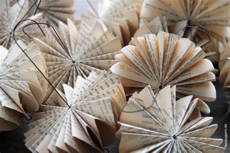 papier schirmchen buecher falten basteln mit papier buchseiten