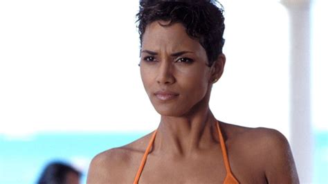 Halle Berry Was Told To Be Sexier In Her 2002 Bond Role Ctv News