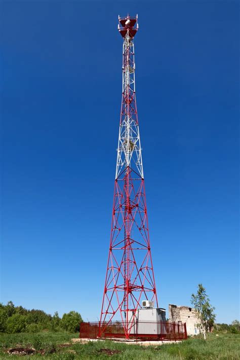 american tower acquires  cell towers  verizon vertical
