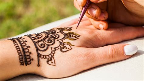 how long do henna tattoos really last