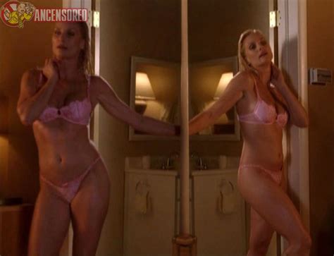 nicollette sheridan nue dans desperate housewives