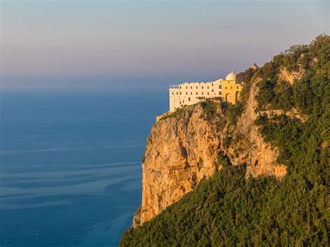 The 10 Most Beautiful Clifftop Hotels In The World