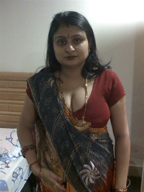 Indian Aunty Cleavage Hot Girl Hd Wallpaper
