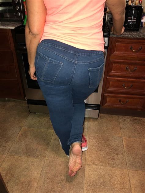 exposed latina mature slut with fat ass and wrinkled feet 180 pics