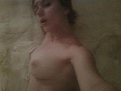 whoa scarlett johansson nude pics leaked [unseen ]