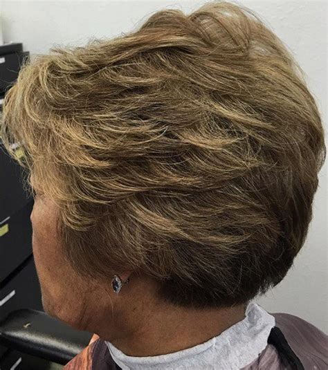 80 tagli di capelli corti semplici per le donne over 50