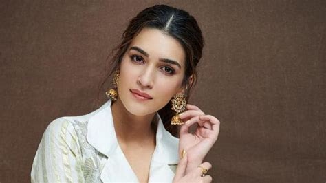 Kriti Sanon Pens New Poem About Unleashing The Heart ‘it Knows No