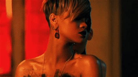 these are rihanna s 14 hottest lesbi honest moments photos global grind