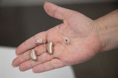 Fda Clears Hearing Aids For Over The Counter Sale Wsj