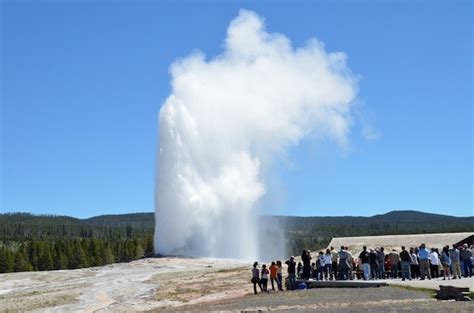 Yellowstone S Old Faithful Geyser Tips And Faqs
