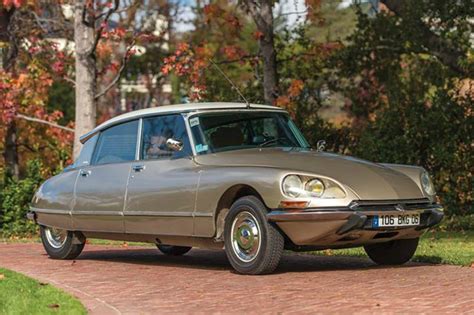 promoted automotive heroes  citroen ds classic sports car