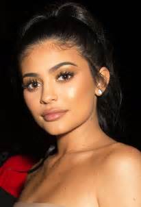 kylie jenner s gold eye makeup — copy her look with her