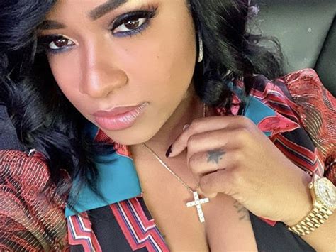 toya wright gives her fans a closer look at her engagement
