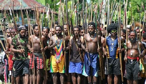 mengenal suku amungme kelompok pedalaman papua  sebut freeport tanah suci boombastis