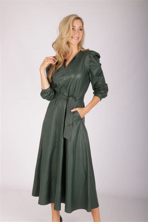 groene halflange jurk met riem en gepofte mouwen van caroline biss kleedjes lange jurken