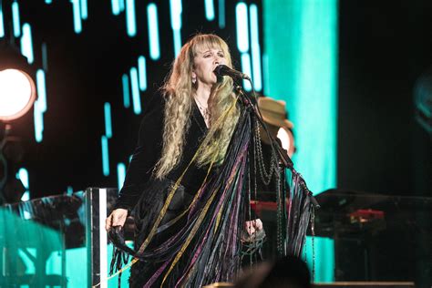 stevie nicks ‘fearlessness shines in new ‘female force comic book