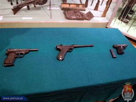 historyczna broń trafiła do muzeum policja pl portal polskiej policji