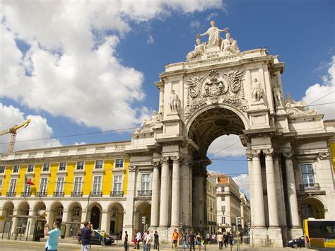 capital city  portugal offers  cultural experience  ambitious travelers article