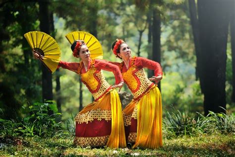 Tari Jaipong Jawa Barat Performance Art Culture Of Indonesia Tari