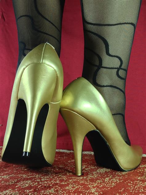 golden high heels by anja baffour goldene high heels