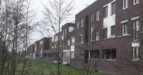 waalwijk moet ondernemer compenseren na intrekken vergunning huisvesting arbeidsmigranten