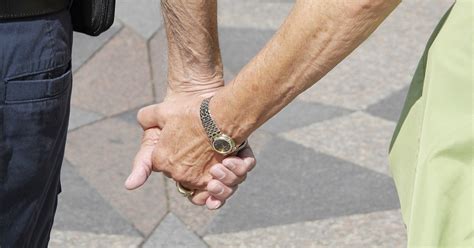 couple married 59 years die together holding hands us weekly