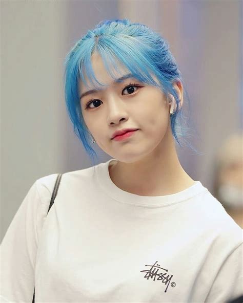 Ahn Yujin 안 유지 In 2020 Blue Hair Girl Hairstyles Hair