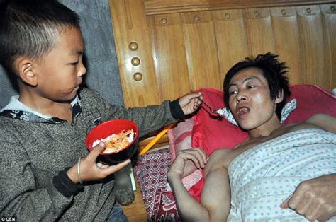 ou tongming cares for his paralysed father around the clock daily mail online