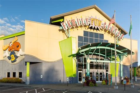 great fun   family review  family fun center  bullwinkles restaurant tukwila wa