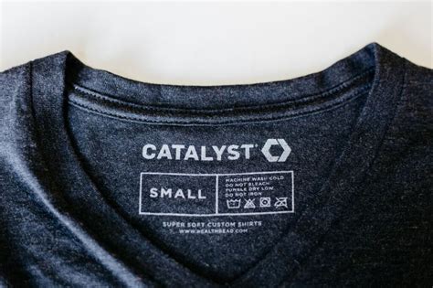 complete guide  creating custom printed labels    shirts   examples