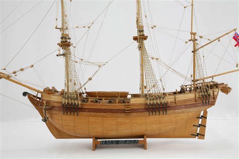 close up photos of ship model hms beagle of 1820
