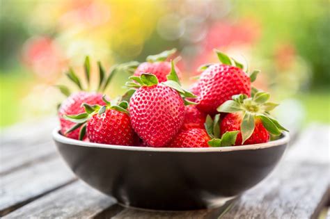 ein trick mit dem erdbeeren laenger frisch bleiben myhomebook