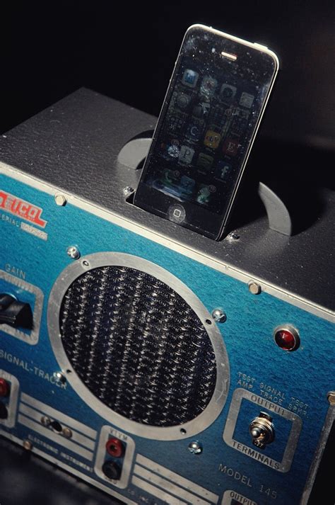 ipod iphone charging station  speaker  vintage test