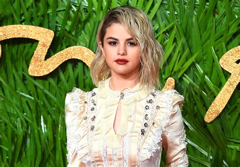 Selena Gomez Fans Creeped Out By Video Of Her Naked In Bathtub