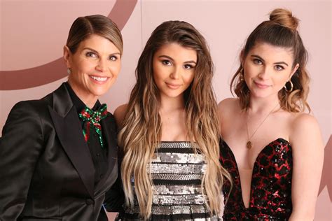 Lori Loughlins Daughters Break Social Media Silence To Wish Their Mom