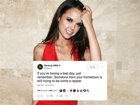12 hot girls with funny tweets from pornhub s twitter account chaostrophic