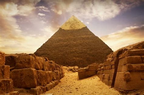 pyramids  giza top secrets   pharaohs  great artifacts