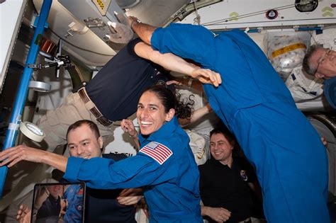 Space Station Crew Members Focused On In Orbit Handover – Space Station